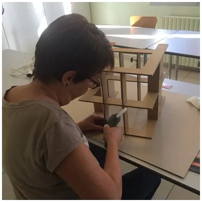 Assemblage des traverses sur le tabouret